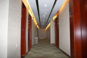 Unclassified image, 3 of 7, button - Home Inn Huayi (Linyi Lanling Yucai Road) (Lanling)