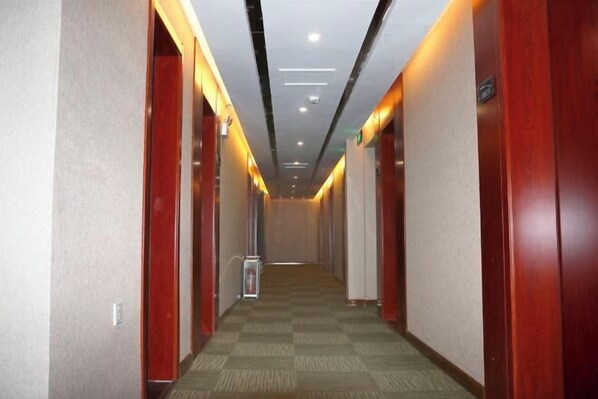 المنشأة من الداخل