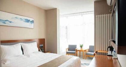 Home Inn Huayi (Linyi Lanling Yucai Road)