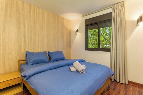2 bedrooms, iron/ironing board, WiFi (free), bed sheets