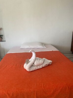 2 soverom, strykejern/-brett, reiseseng for barn og wi-fi (inkludert)