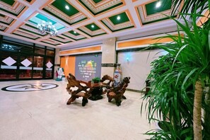 Lobby lounge