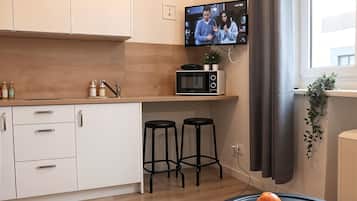 Estudio Confort, varias camas, cocineta, vista a la ciudad | Cocina privada