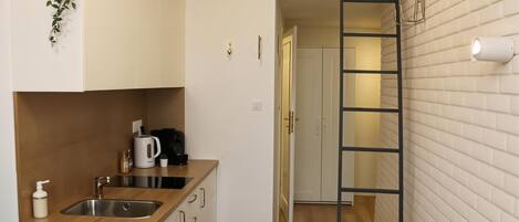 Studio Comfort - flera sängar - pentry - utsikt mot staden | Gratis wi-fi