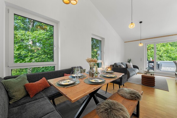 Dining - Flussperle Miesbach | Dream vacation apartment with river view and roof terrace (Miesbach)