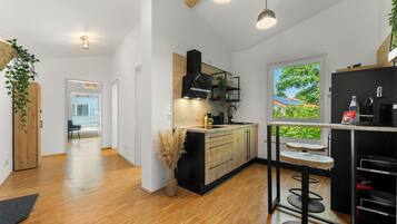 Fridge, oven, stovetop, dishwasher