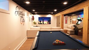 Games room - Modern Mission Escape Home - Family Friendly - Close to All Attractions (Mission)