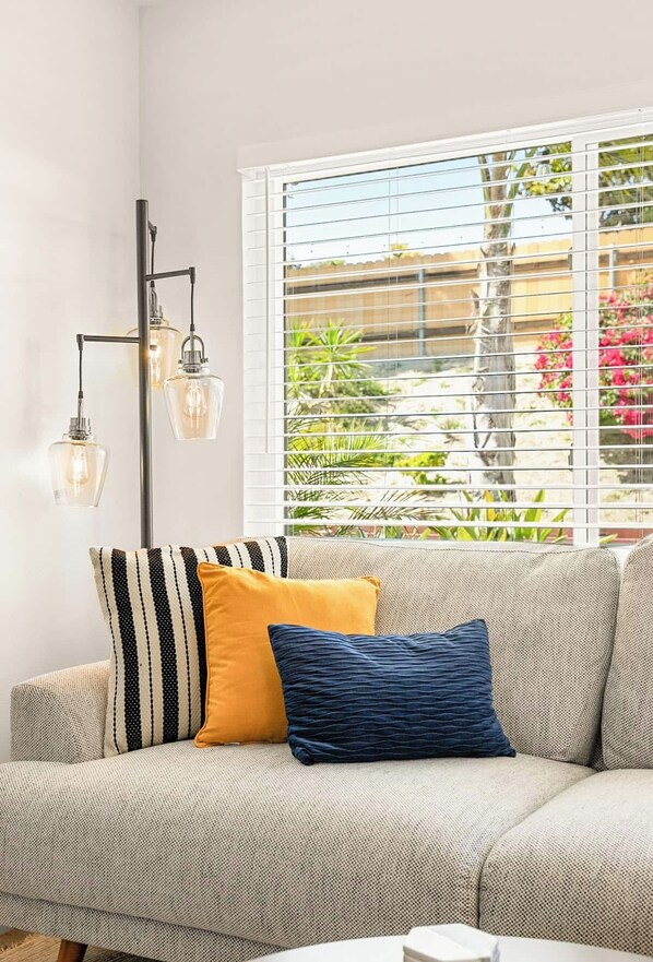 Smart TV, table tennis, books