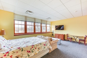 Iron/ironing board, internet, bed sheets
