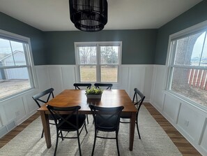 Dining - 3BR Ranch / Near Hospitals, Universities, Bluff, River, Coffee Shop, & More! (La Crosse)