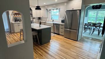 Frigorífic, microones, forn i placa de cuina