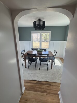 Dining - 3BR Ranch / Near Hospitals, Universities, Bluff, River, Coffee Shop, & More! (La Crosse)