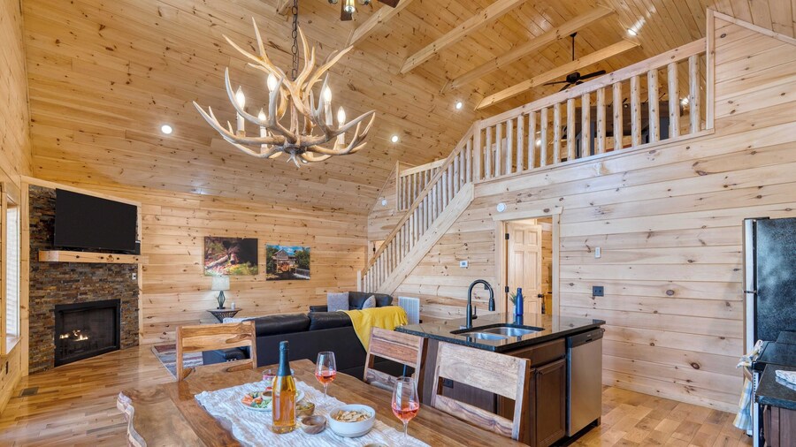 Hot Tub + Foosball Access to Pool, Tennis, Gym Chill'n in the Smokies