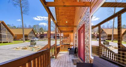 Hot Tub + Foosball Access to Pool, Tennis, Gym Chill'n in the Smokies
