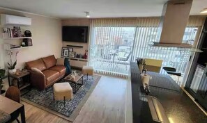 Smart TV, books, stereo