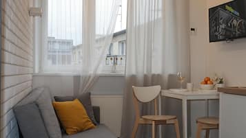 Comfort Studio, 1 Double Bed with Sofa bed, Kitchenette, Courtyard View | Living area