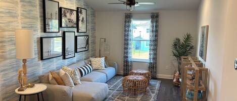 スマートテレビ、書庫、書斎 / ワークスペース