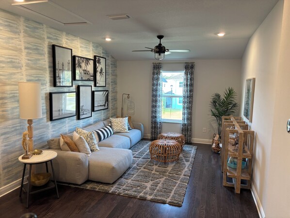 Smart-TV, Bücher, Arbeitsbereiche