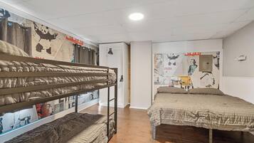 1 bedroom, iron/ironing board, WiFi, bed sheets