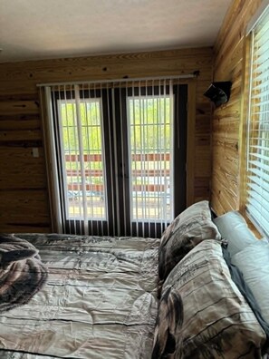 2 bedrooms, WiFi, bed sheets - Cozy 2 bedroom cottage with heated pool AC in charming New Hope (New Hope)