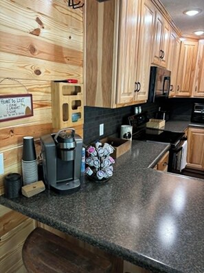 Private kitchen - Cozy 2 bedroom cottage with heated pool AC in charming New Hope (New Hope)