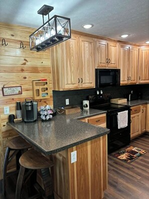 Private kitchen - Cozy 2 bedroom cottage with heated pool AC in charming New Hope (New Hope)