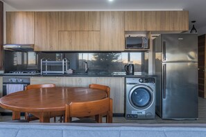 Fridge, microwave, oven, stovetop - Flake fall (Kfardebian)