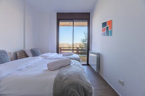 2 bedrooms, desk, iron/ironing board, free WiFi