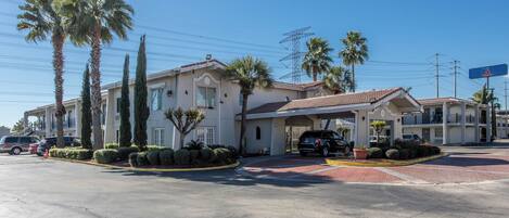 Fachada de la propiedad