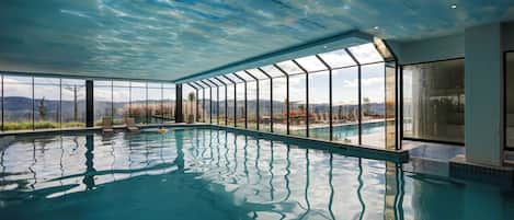 Piscine couverte, piscine extérieure