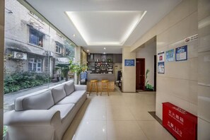 Ảnh chưa phân loại, 2 trong số 16 ảnh, nút