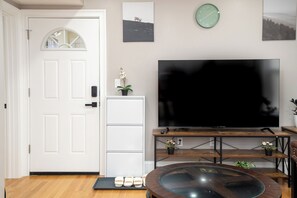 Interior - 3BR Dorchester Boston, Free Parking, Pet-Friendly, Near Franklin Park - 558/1 (Boston)