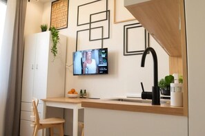 Studio Confort, plusieurs lits, coin cuisine, vue cour intérieure | Cuisine privée