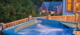 Inviting Condo w Hot Tub & Fireplace