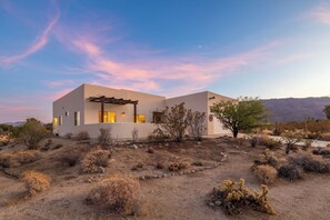 Exterior - Stylish and Private Adobe Retreat with Views in Borrego Springs / Anza Borrego (Borrego Springs)
