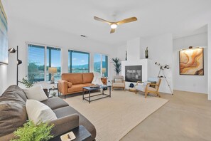 Smart TV - Stylish and Private Adobe Retreat with Views in Borrego Springs / Anza Borrego (Borrego Springs)