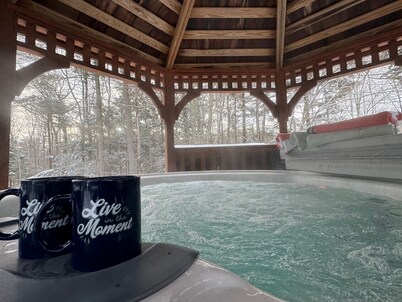 Inviting Condo w Fire Place & Hot Tub