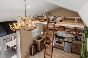 Luksushuvila, näköala pihalle | 2 makuuhuonetta, ylelliset vuodevaatteet