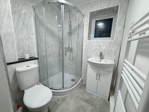 Bathroom - Charming London Apartment Retreat (London)