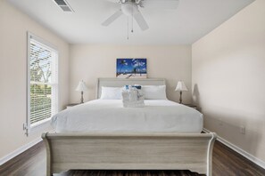 2 bedrooms, iron/ironing board, internet