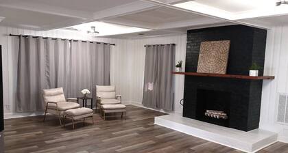 City Charmer, Walk to downtown Wilson, 2800 sf Duplex with detached garage!