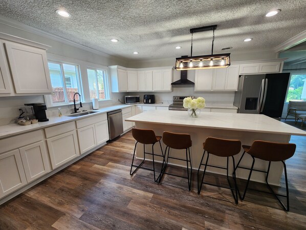 Mikrowelle, Ofen, Herdplatte, Geschirrspüler