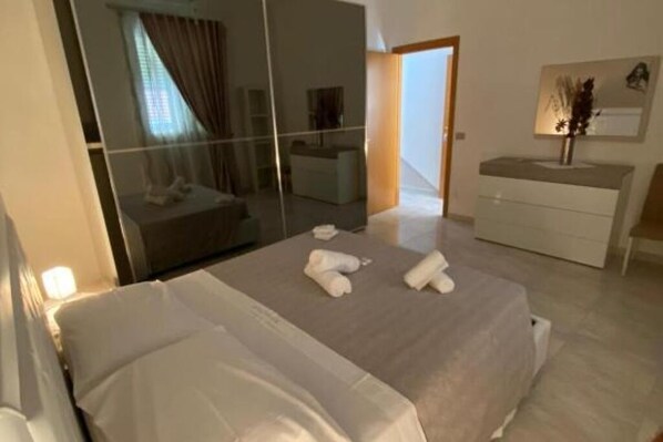 1 bedroom, iron/ironing board, travel cot, bed sheets