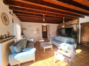 Smart-tv en een open haard