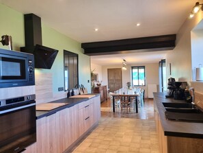 Micro-ondes, four, plaque de cuisson, lave-vaisselle