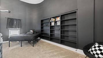 1 habitación, tabla de planchar con plancha, internet y ropa de cama