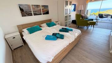 3 slaapkamers, een strijkplank/strijkijzer, gratis wifi, beddengoed