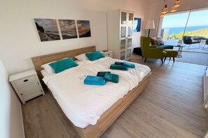 3 chambres, fer et planche à repasser, Wi-Fi gratuit, draps fournis