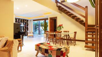 Casa luxo, 4 quartos, piscina particular, ao lado da praia | Parte interna