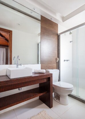 Deluxe huis, 4 slaapkamers, privézwembad, langs het strand | Badkamer | Een douche, een haardroger, handdoeken, toiletpapier
